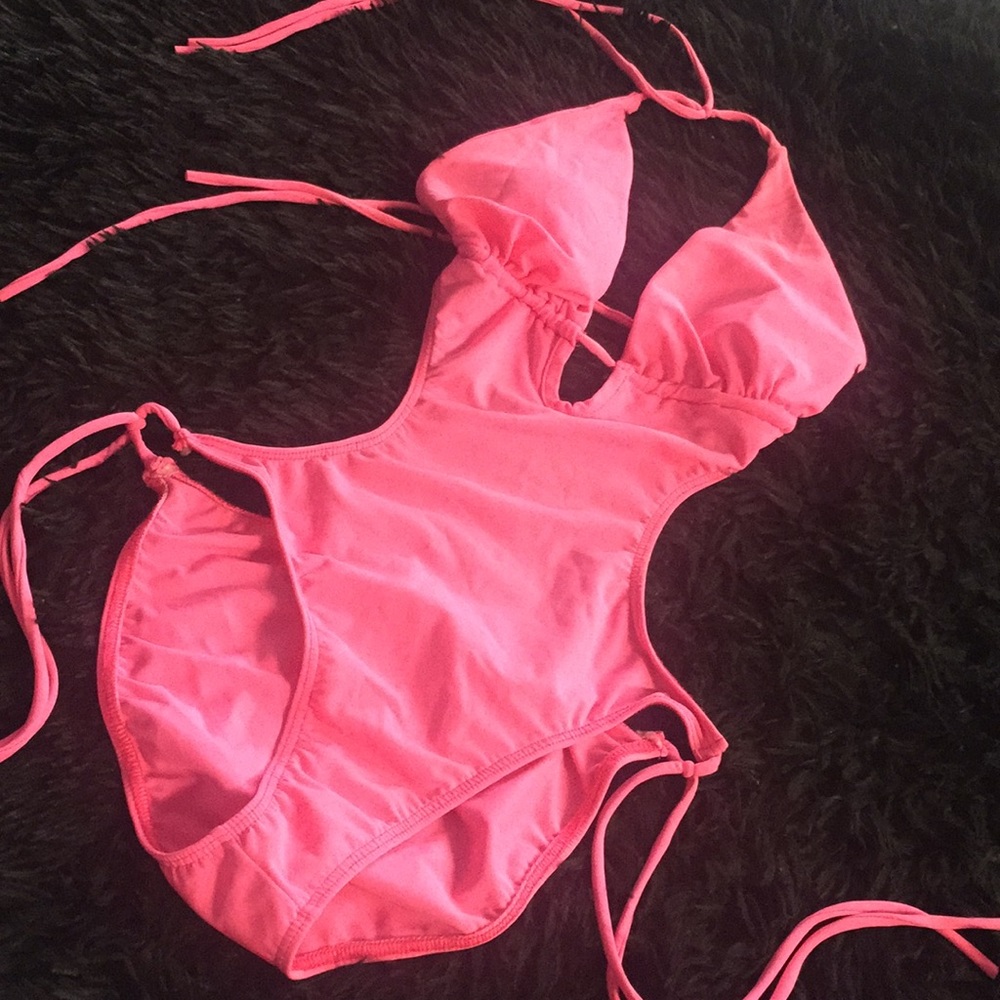 SM. Neon pink bikini